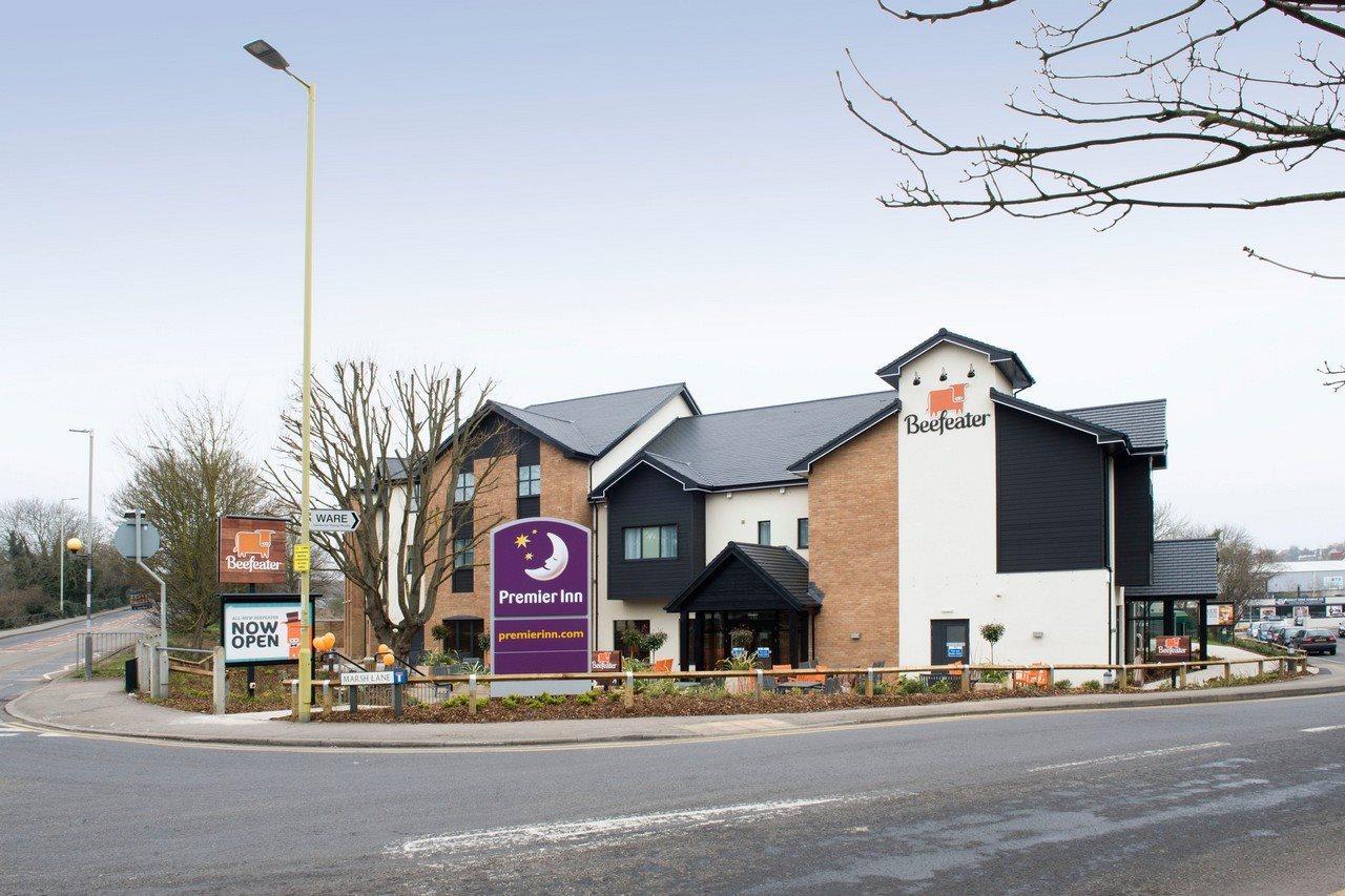 Premier Inn ウェア エクステリア 写真